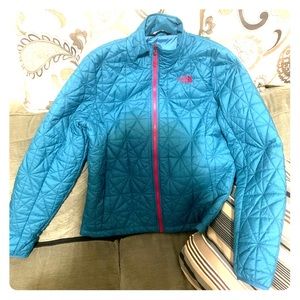 Women’s Northface Thermoball Jacket
